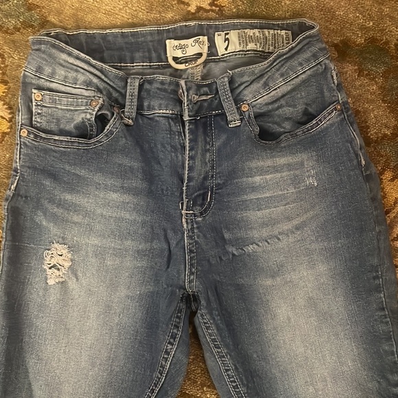 Cropped jeans. Size 5 juniors. Brand=Indigo Rein. - Picture 2 of 5